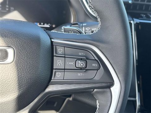 New 2025 Jeep Grand Cherokee L Laredo w/ Luxury Tech Group I image 10