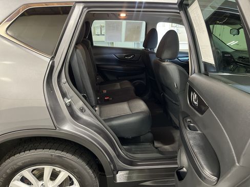 Used 2018 Nissan Rogue S AWD/4WD image 24