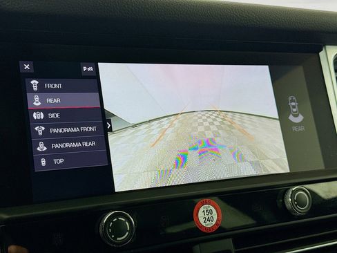 Certified 2024 Porsche Macan AWD/4WD image 19