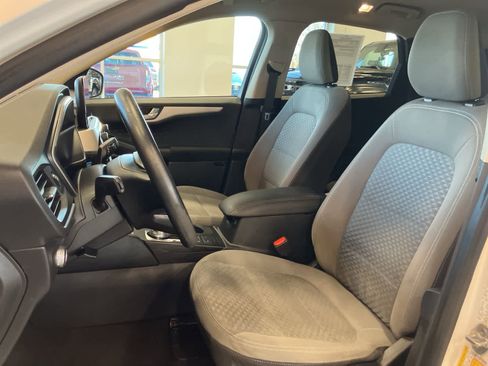 Used 2020 Ford Escape SE image 11