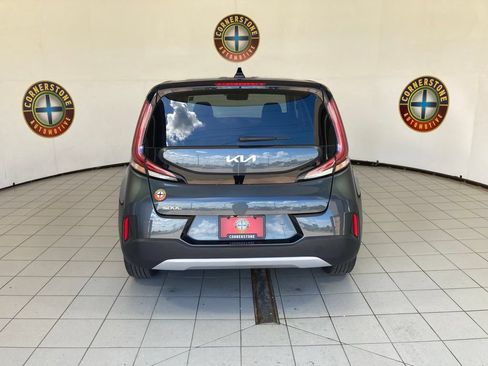 Used 2025 Kia Soul LX w/ LX Technology Package FWD image 17