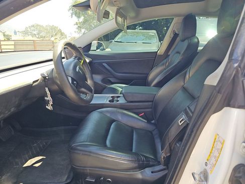Used 2021 Tesla Model 3 Standard Range Plus RWD image 4