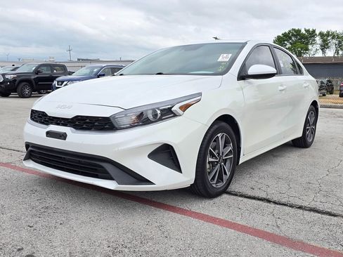 Used 2024 Kia Forte LXS FWD image 3