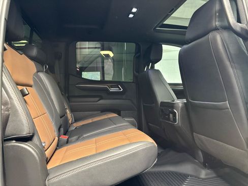 Used 2024 Chevrolet Silverado 1500 High Country w/ Technology Package AWD/4WD image 20