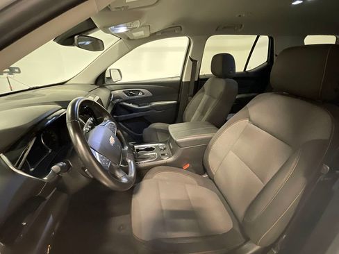 Used 2021 Chevrolet Traverse LT image 3