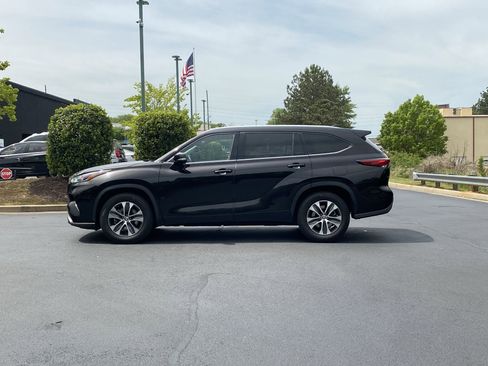 Used 2022 Toyota Highlander XLE image 13