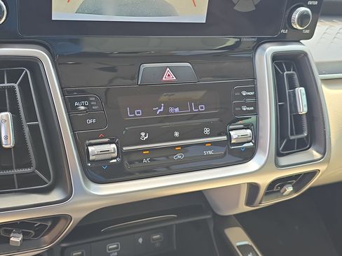 Certified 2023 Kia Sorento S w/ Panoramic Sunroof Package image 25