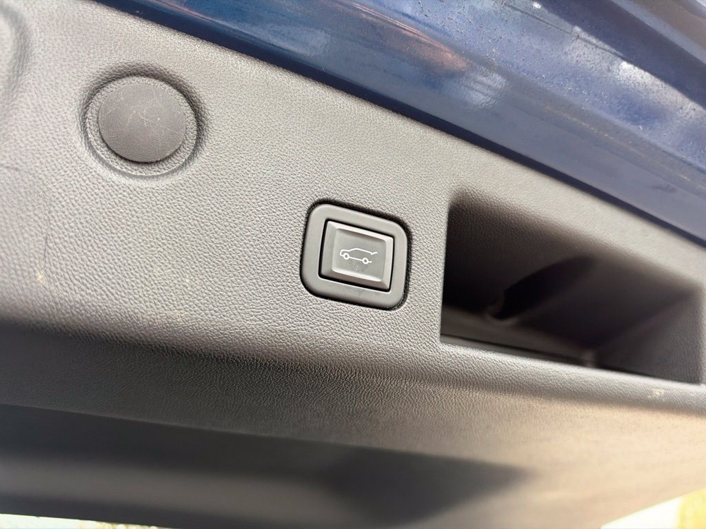 Used 2023 Chevrolet Equinox LT FWD image 33
