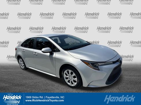 Used 2021 Toyota Corolla LE FWD image 1