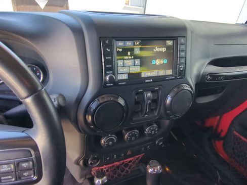 Certified 2017 Jeep Wrangler Unlimited Rubicon image 27