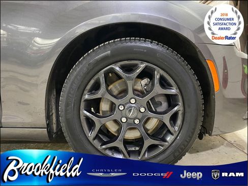 Used 2019 Chrysler 300 S image 9