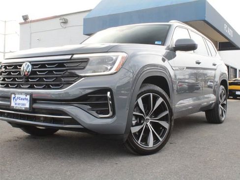Used 2025 Volkswagen Atlas SEL Premium R-Line image 2