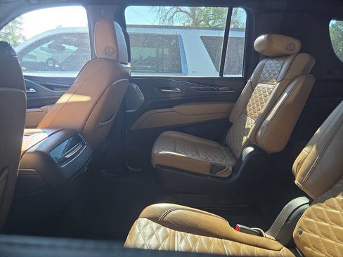 Used 2022 Cadillac Escalade ESV Sport w/ Touring Package AWD/4WD image 9