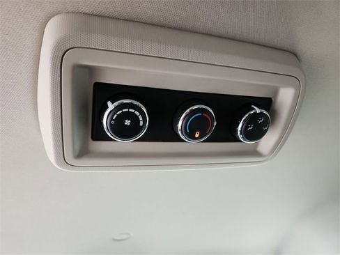 Used 2018 Dodge Grand Caravan SE image 19