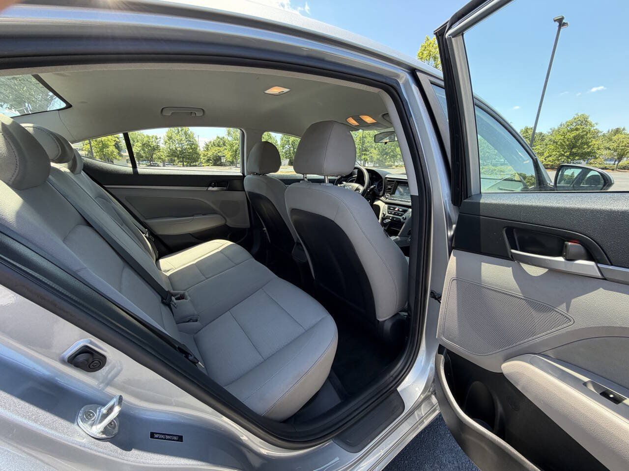 Used 2017 Hyundai Elantra SE FWD image 14