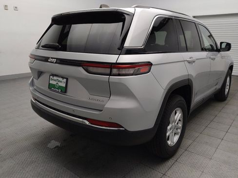 Used 2024 Jeep Grand Cherokee Laredo RWD image 9