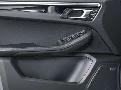 New 2026 Porsche Macan image 10