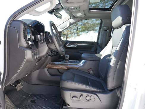 Used 2025 Chevrolet Silverado 1500 LT Trail Boss w/ Convenience Package II image 13