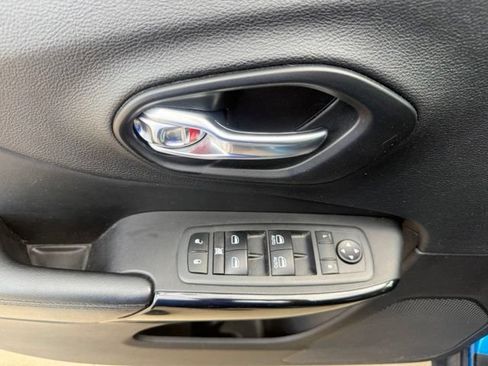 Used 2021 Jeep Cherokee Latitude Plus FWD image 16