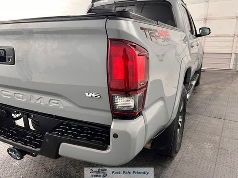 Used 2019 Toyota Tacoma TRD Sport w/ Technology Package AWD/4WD image 13