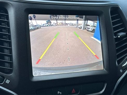 Used 2019 Jeep Cherokee Trailhawk image 22