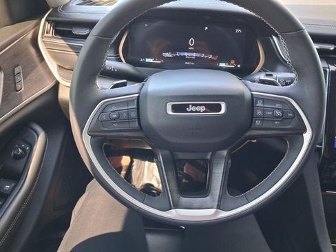 Used 2020 Jeep Grand Cherokee Altitude AWD/4WD image 10