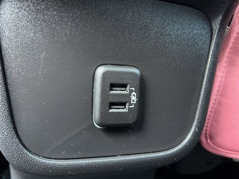 Used 2021 Chevrolet Equinox LT image 27