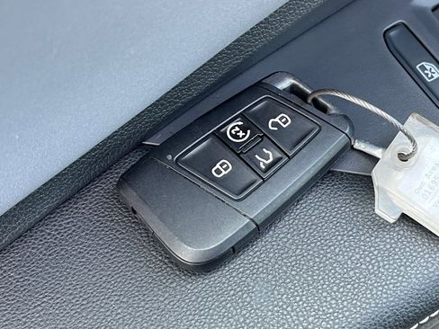 Used 2025 Volkswagen Jetta SE image 22