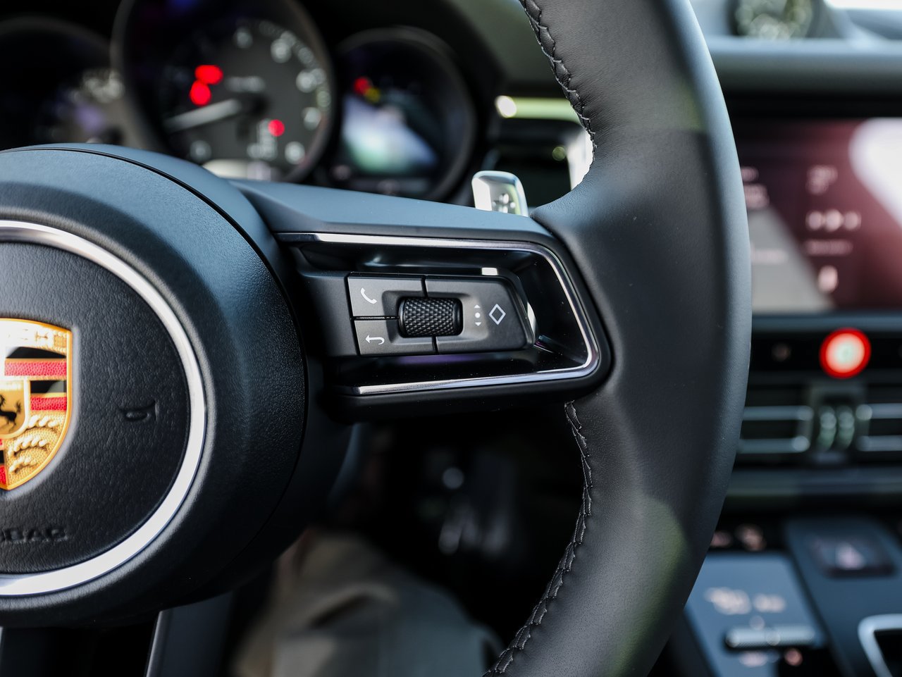 Certified 2026 Porsche Macan AWD/4WD image 16