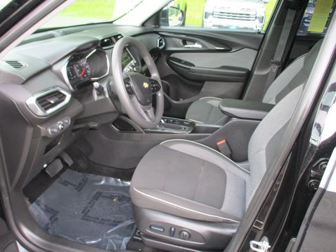 Used 2023 Chevrolet TrailBlazer LT FWD image 9
