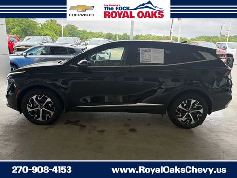 Used 2025 Kia Sportage EX FWD image 2