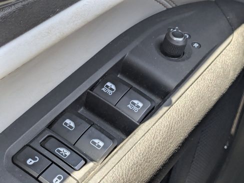 Used 2023 Jeep Compass Limited AWD/4WD image 29