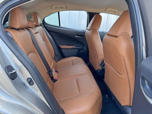 Used 2021 Lexus UX 200 image 36