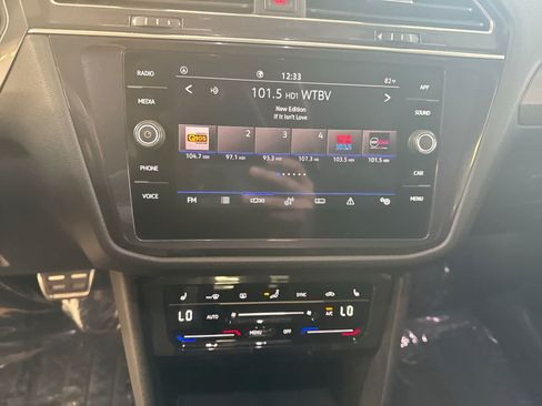 Used 2022 Volkswagen Tiguan SE R-Line FWD image 34