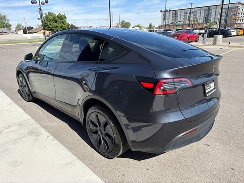 Used 2024 Tesla Model Y Long Range AWD/4WD image 5