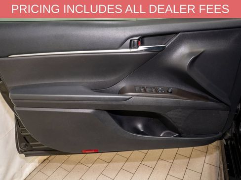 Used 2023 Toyota Camry SE FWD image 10