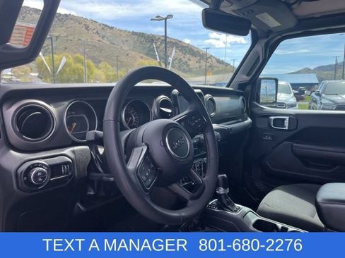 Used 2023 Jeep Gladiator Sport AWD/4WD image 12