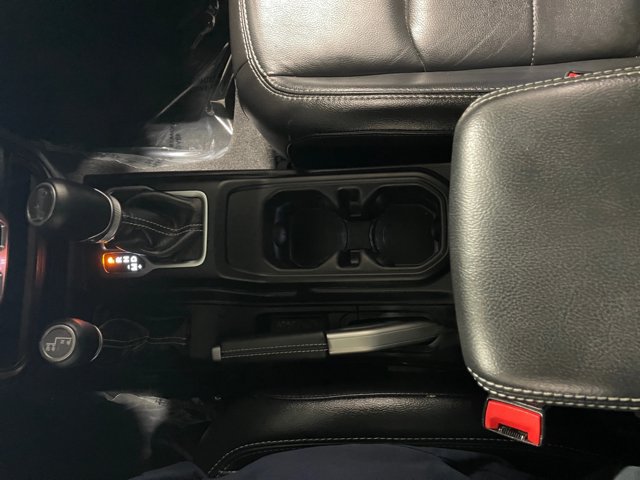Used 2018 Jeep Wrangler Unlimited Sahara AWD/4WD image 12