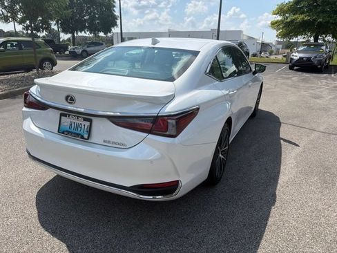Used 2024 Lexus ES 300h w/ Premium Package FWD image 3