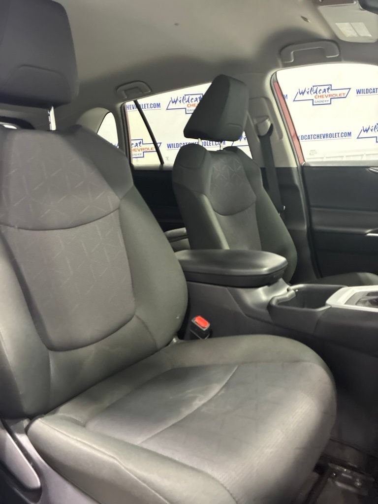 Used 2025 Toyota RAV4 XLE AWD/4WD image 38