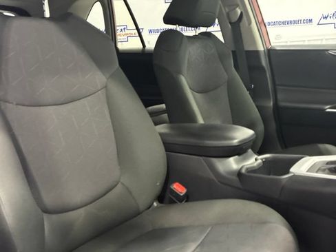Used 2025 Toyota RAV4 XLE AWD/4WD image 38