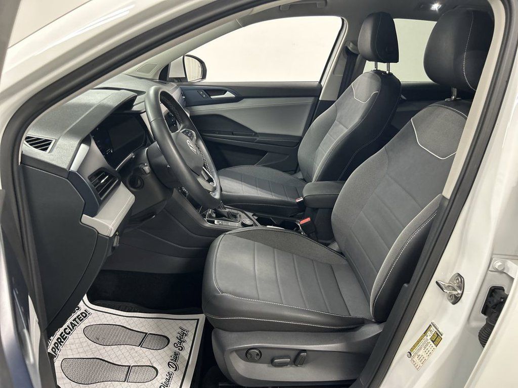 Certified 2024 Volkswagen Taos SE w/ Panoramic Sunroof Package AWD/4WD image 9
