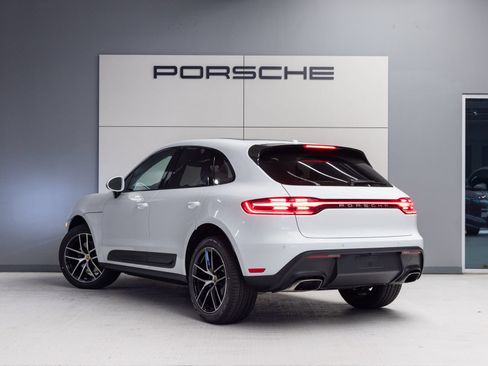 Certified 2026 Porsche Macan AWD/4WD image 3