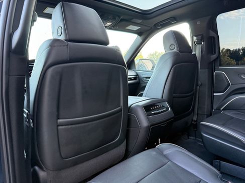 Used 2023 Cadillac Escalade ESV Sport image 40