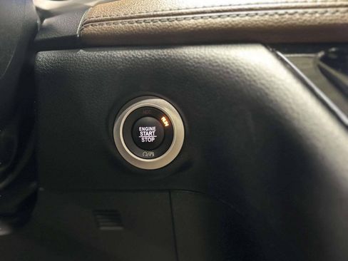 Used 2017 Chrysler Pacifica Limited FWD image 44