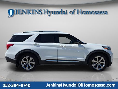 Used 2020 Ford Explorer Platinum w/ Premium Technology Package image 2