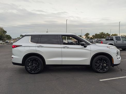 Used 2023 Mitsubishi Outlander SE Black Edition image 7