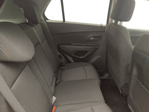 Used 2017 Chevrolet Trax LT w/ Sun & Sound Package AWD/4WD image 19