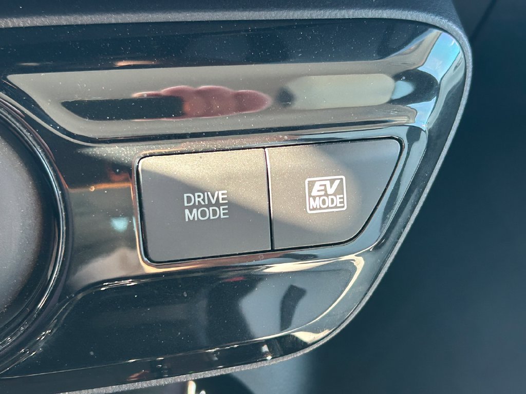 Used 2020 Toyota Prius XLE FWD image 26