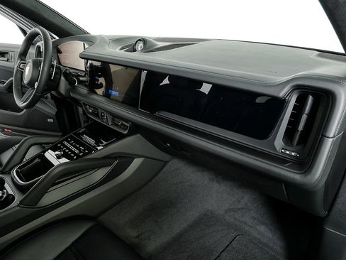 New 2026 Porsche Cayenne GTS image 26